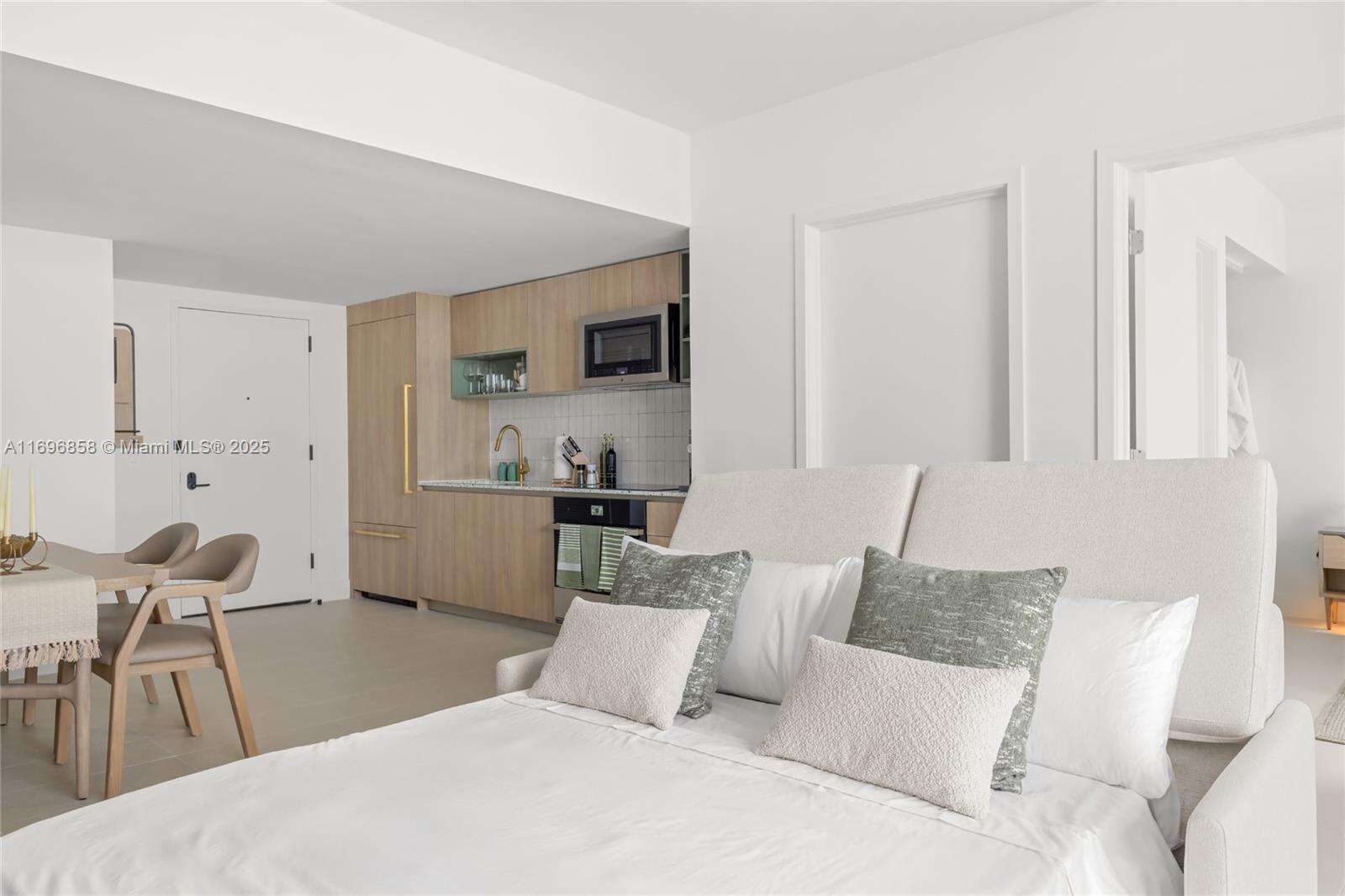 Natiivo | Gale Miami at 159 6th St, Miami, FL 33132 - For Rent photo 17