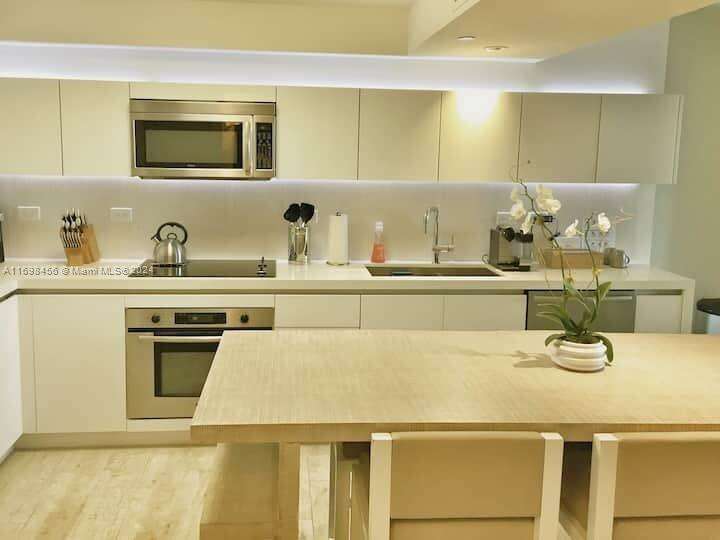 1 Hotel & Homes at 102 24th St, Miami Beach, FL 33139 - For Rent photo 19