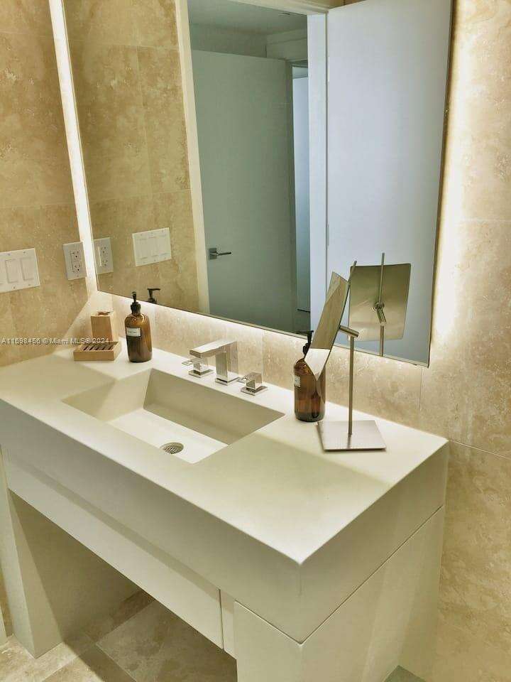 1 Hotel & Homes at 102 24th St, Miami Beach, FL 33139 - For Rent photo 28