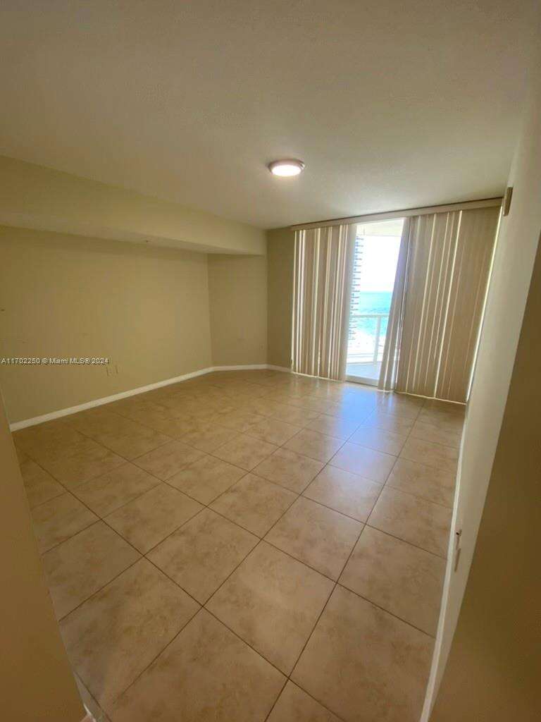 La Perla at 16699 Collins Ave, Sunny Isles Beach, FL 33160 - For Rent photo 15