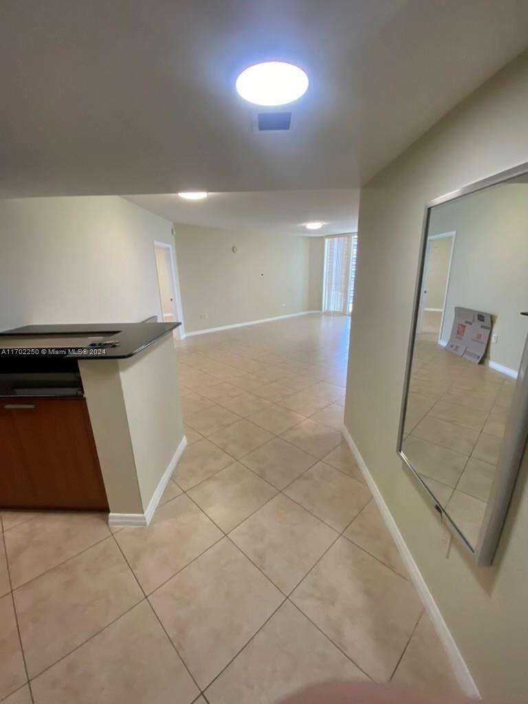 La Perla at 16699 Collins Ave, Sunny Isles Beach, FL 33160 - For Rent photo 16