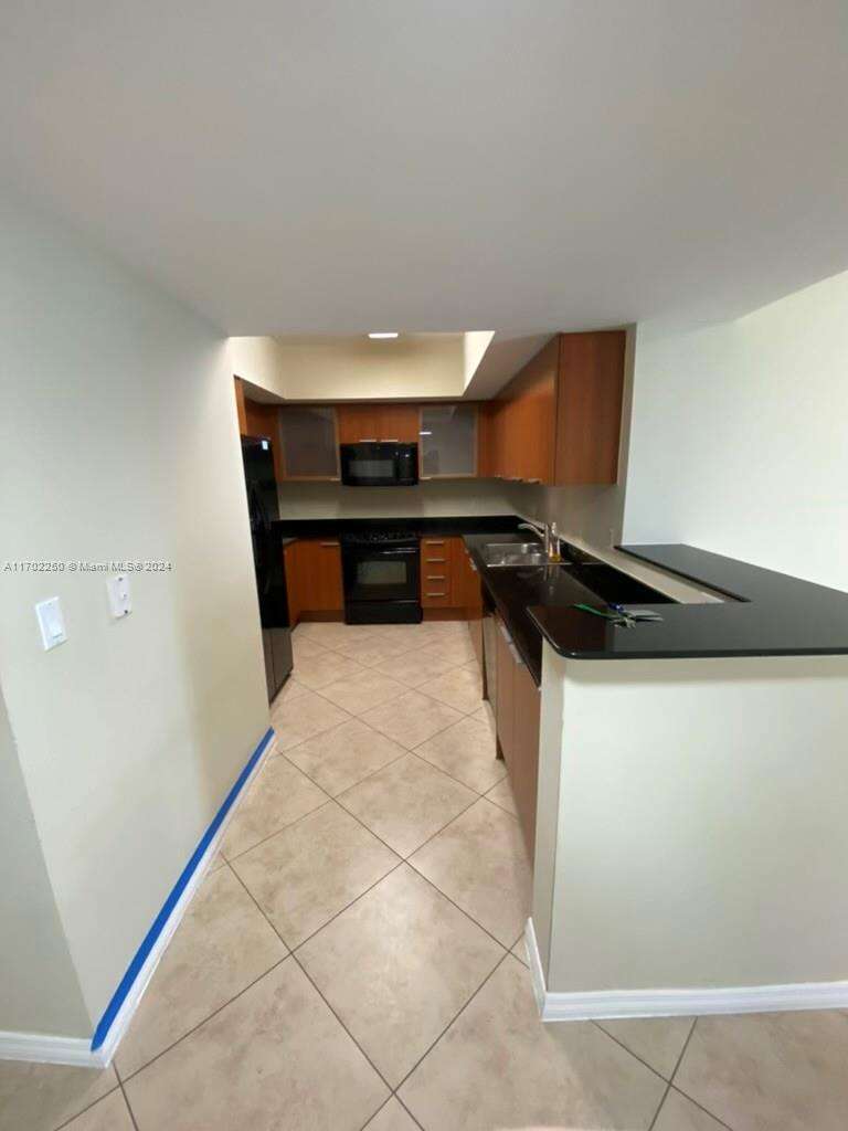 La Perla at 16699 Collins Ave, Sunny Isles Beach, FL 33160 - For Rent photo 17