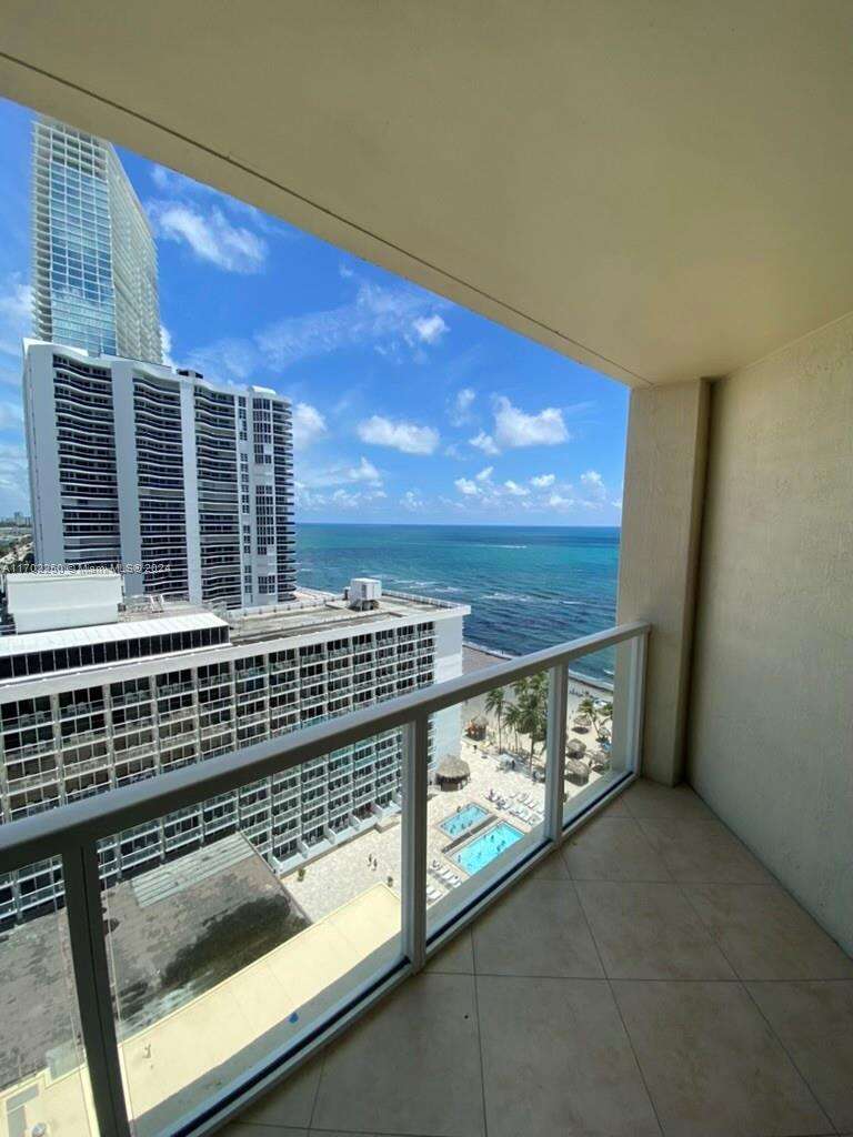 La Perla at 16699 Collins Ave, Sunny Isles Beach, FL 33160 - For Rent photo 18