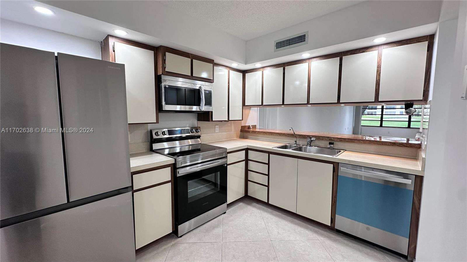 CONDO 26 OF WHITEHALL CONDOS OF PINE ISLAND RIDGE II