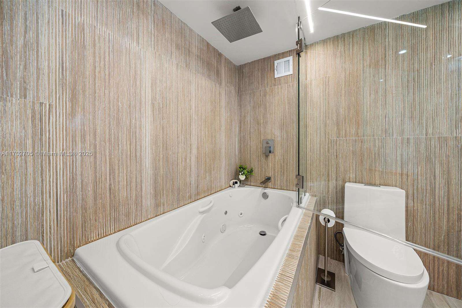 Roney Palace at Miami Beach, FL 33139 - For Rent photo 23