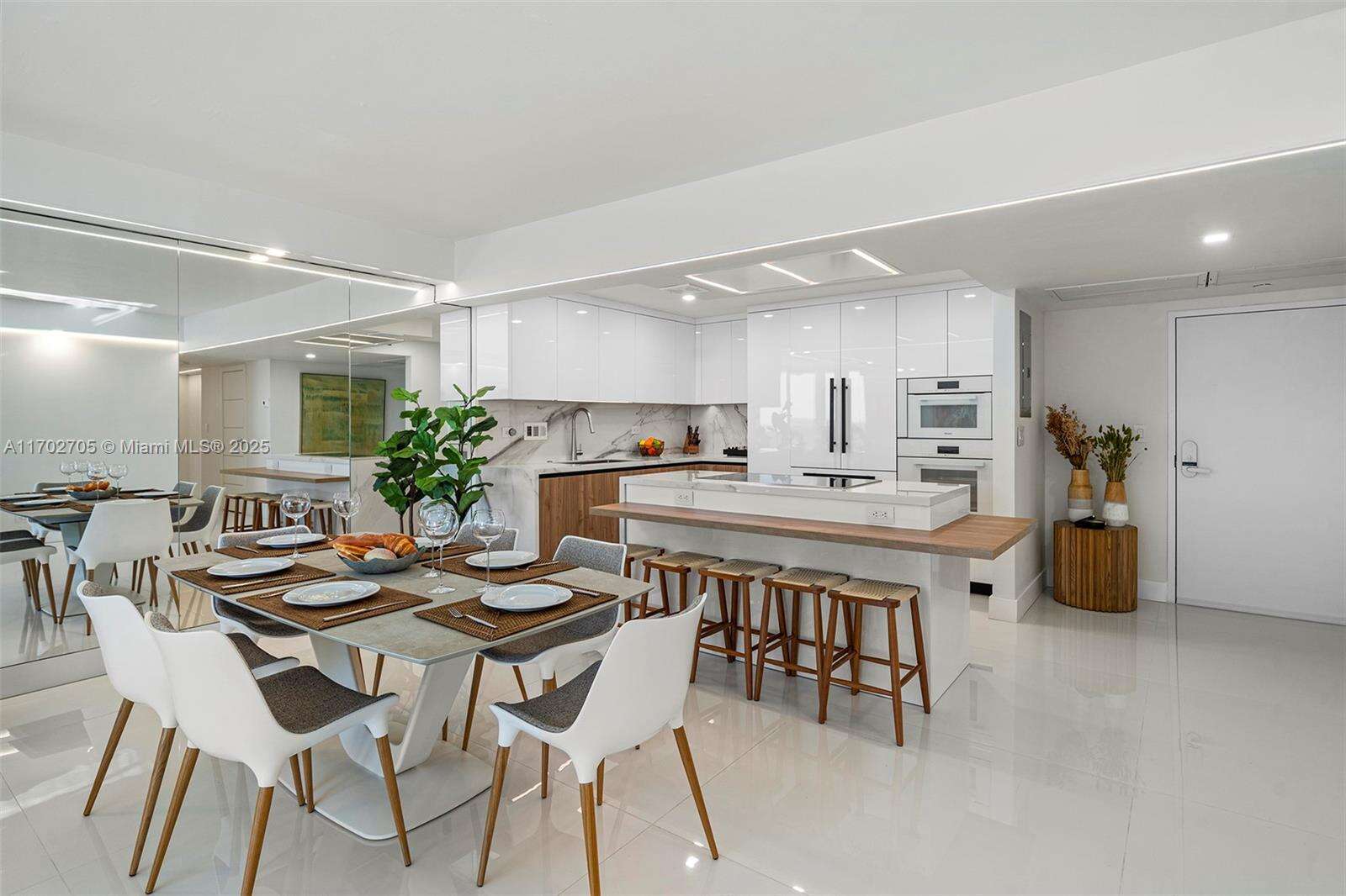 Roney Palace at Miami Beach, FL 33139 - For Rent photo 8