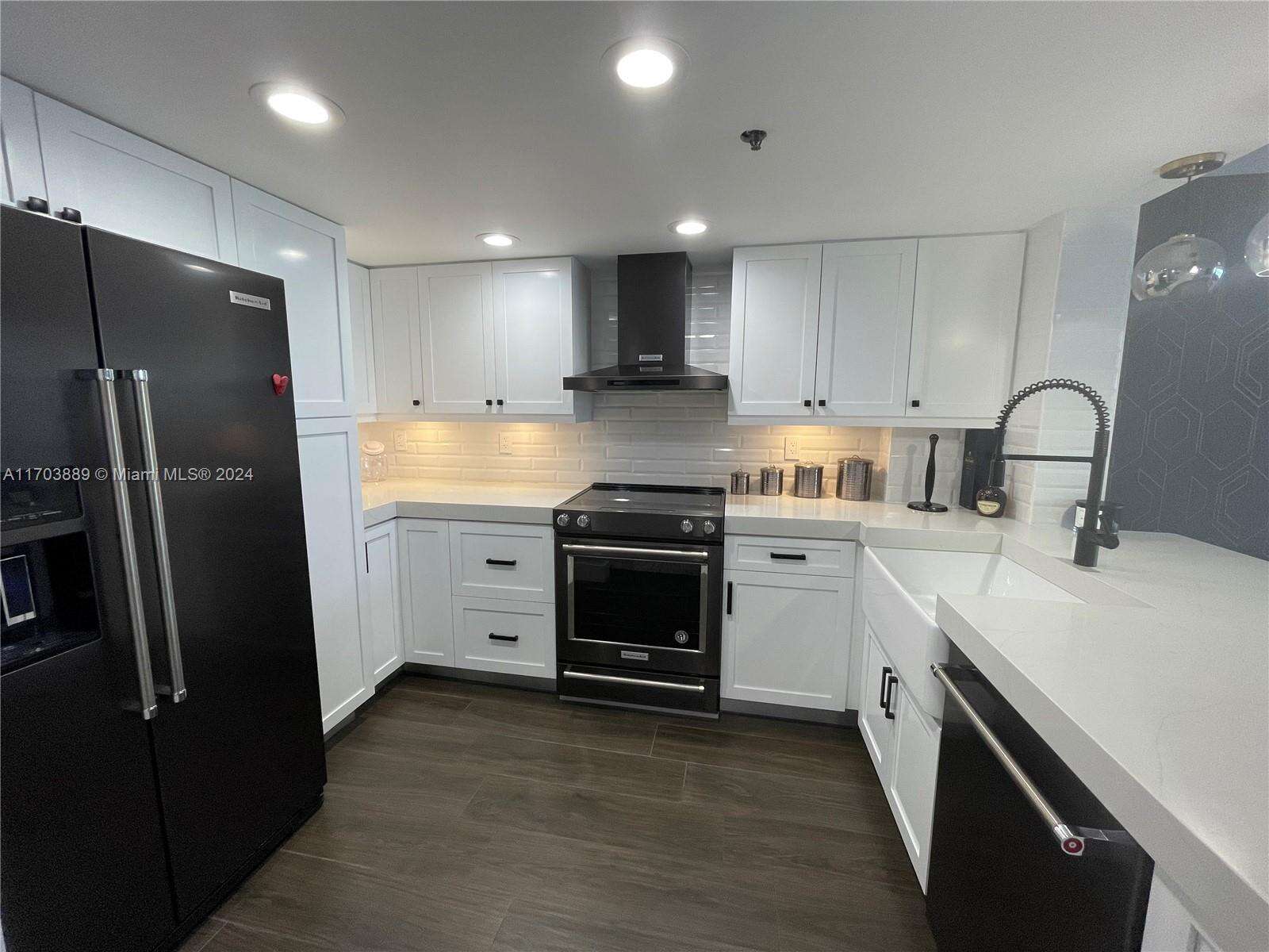 Club Atlantis at 2555 Collins Ave, Miami Beach, FL 33140 - For Rent photo 2