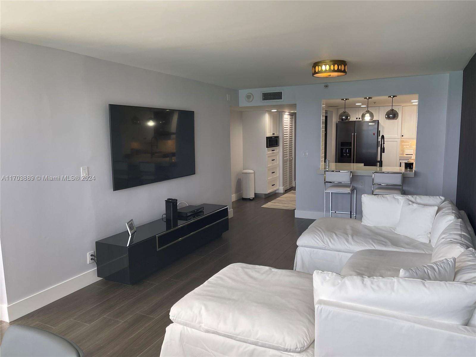 Club Atlantis at 2555 Collins Ave, Miami Beach, FL 33140 - For Rent photo 17