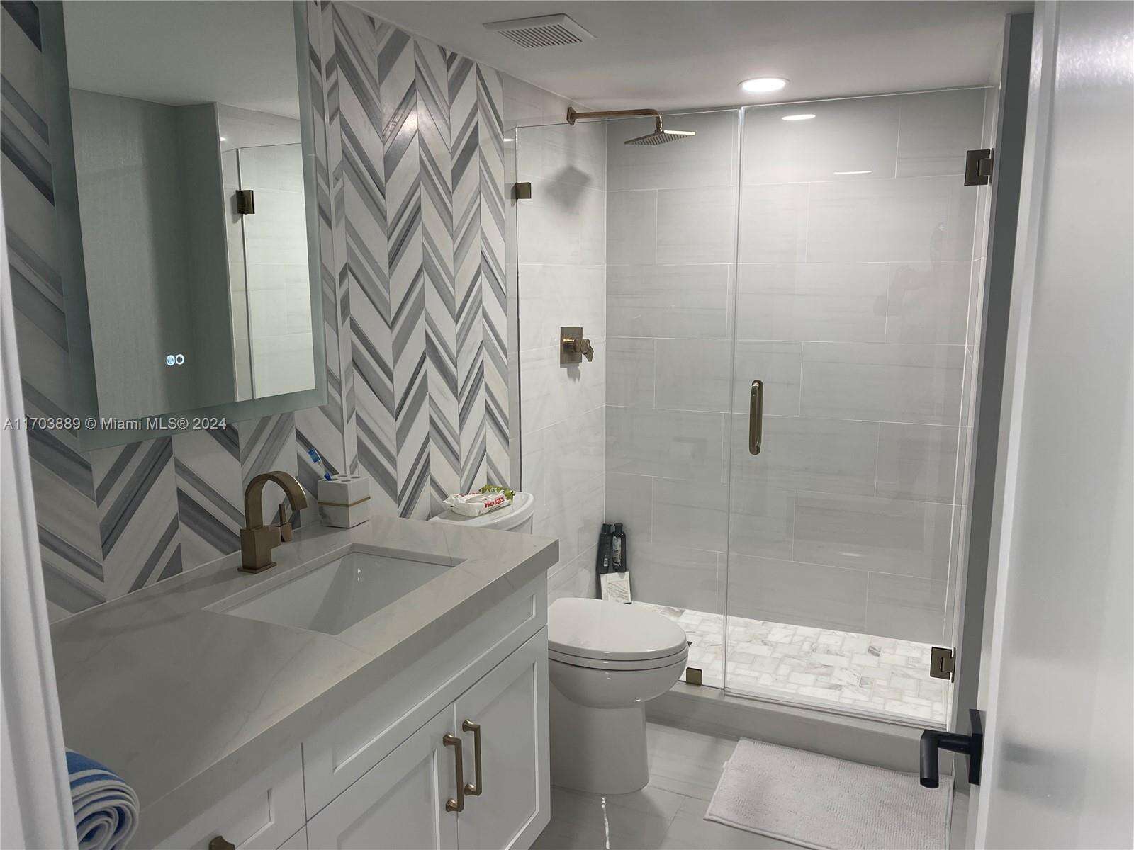 Club Atlantis at 2555 Collins Ave, Miami Beach, FL 33140 - For Rent photo 18