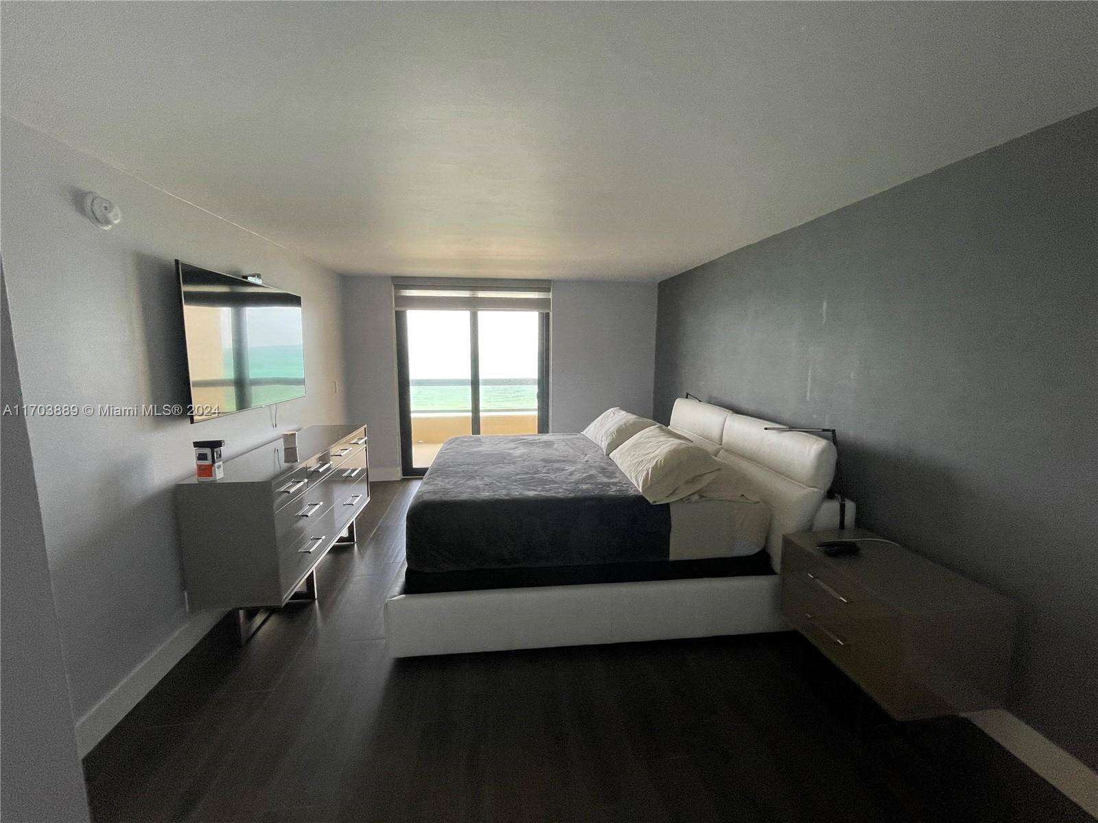 Club Atlantis at 2555 Collins Ave, Miami Beach, FL 33140 - For Rent photo 24