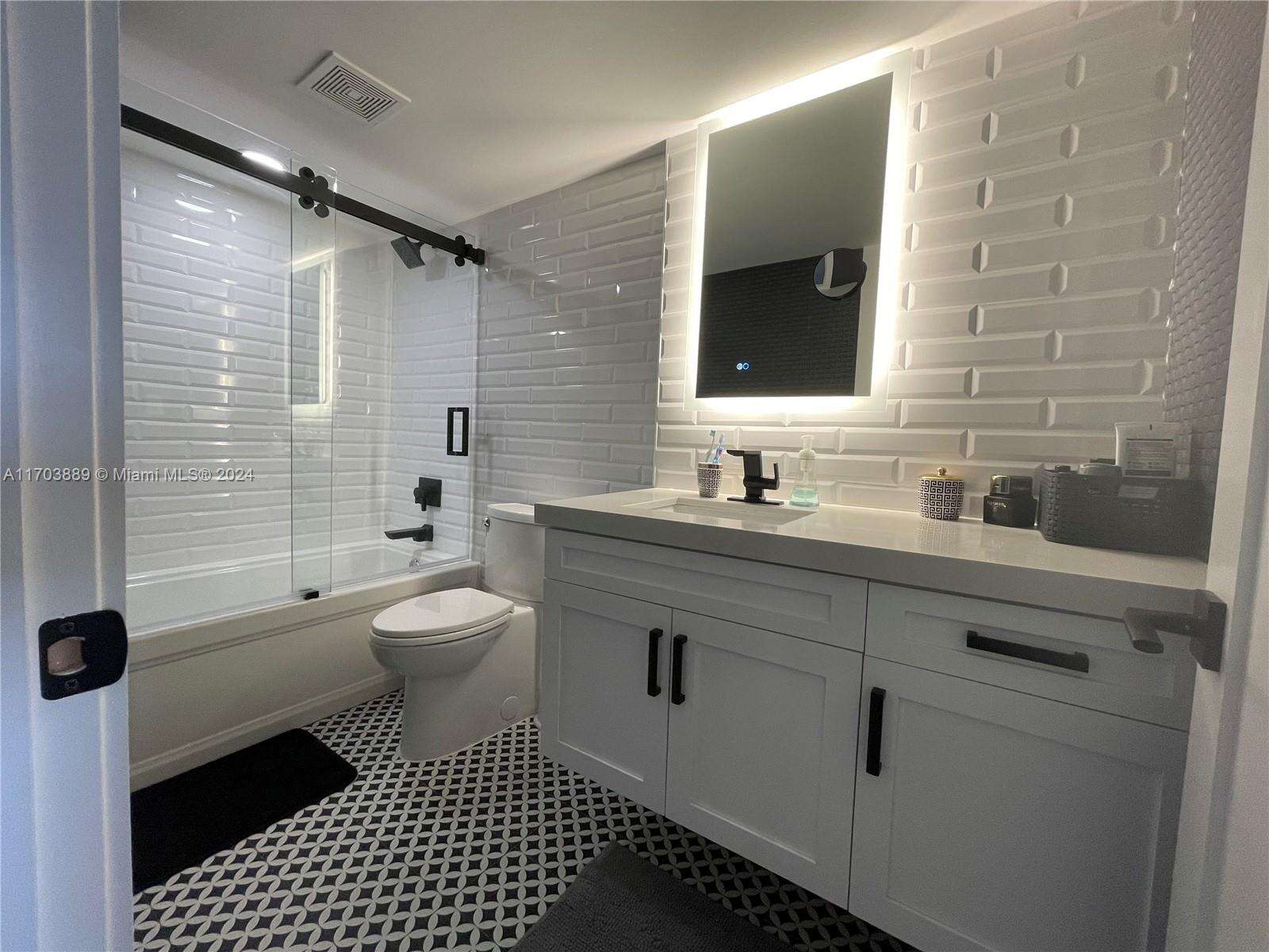 Club Atlantis at 2555 Collins Ave, Miami Beach, FL 33140 - For Rent photo 27