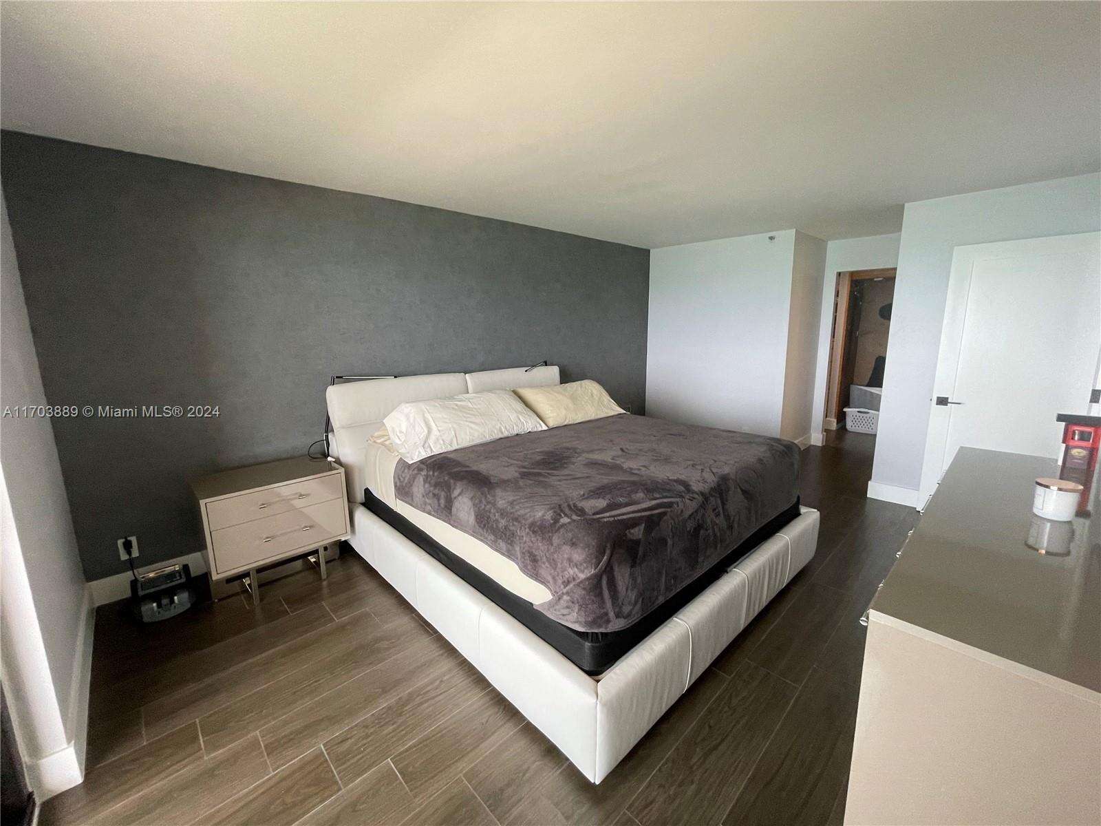 Club Atlantis at 2555 Collins Ave, Miami Beach, FL 33140 - For Rent photo 32