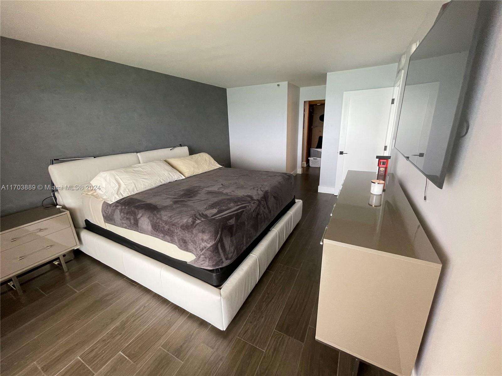 Club Atlantis at 2555 Collins Ave, Miami Beach, FL 33140 - For Rent photo 34
