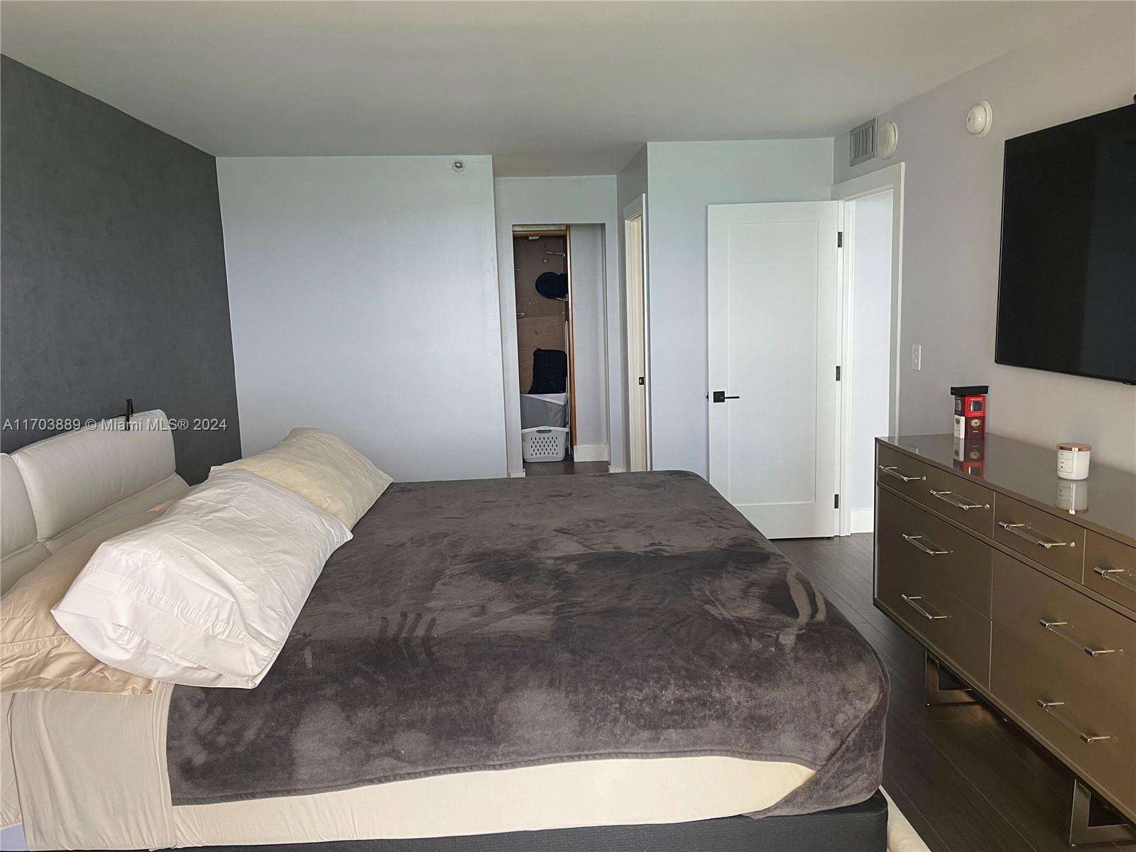 Club Atlantis at 2555 Collins Ave, Miami Beach, FL 33140 - For Rent photo 35