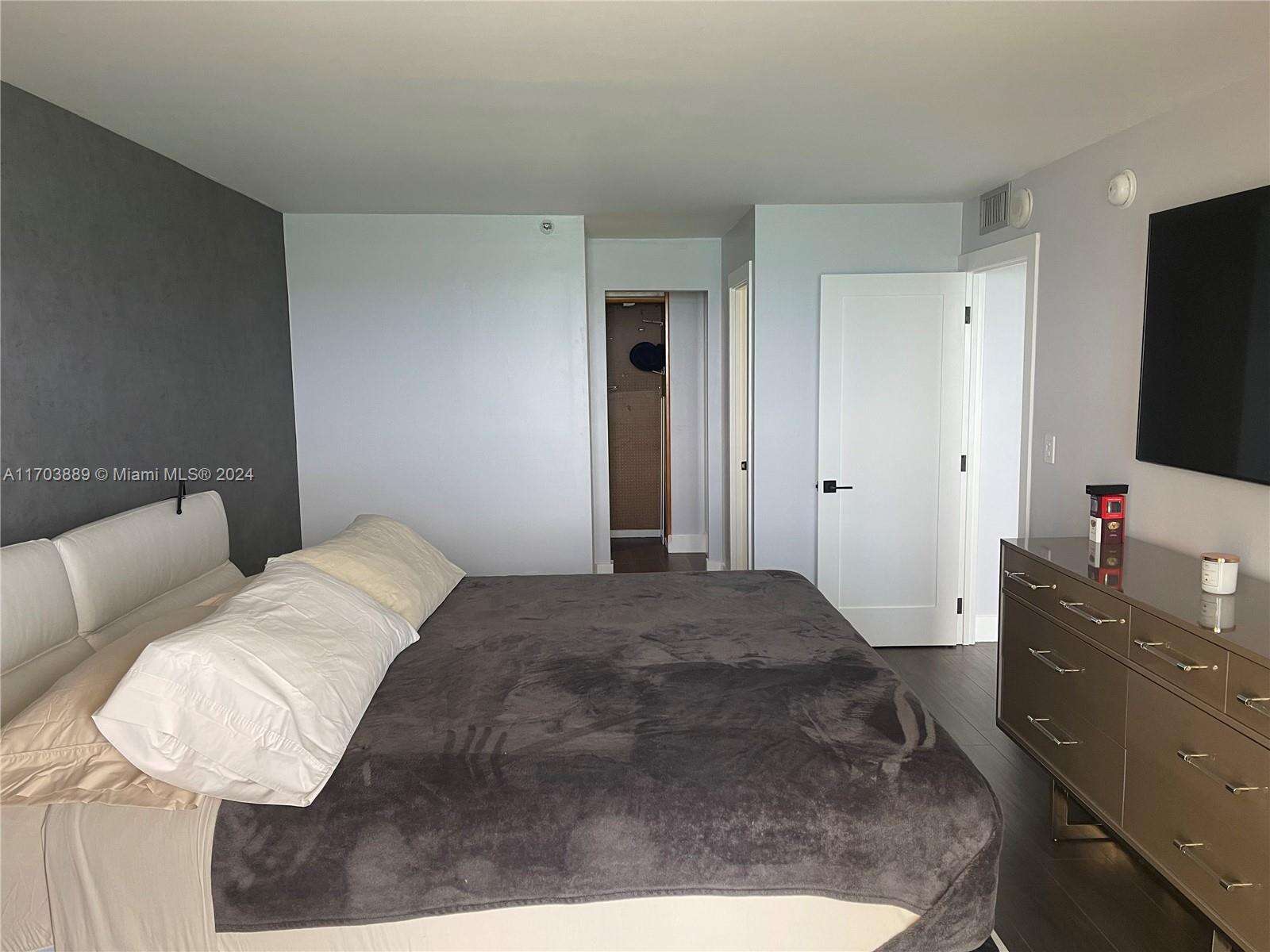 Club Atlantis at 2555 Collins Ave, Miami Beach, FL 33140 - For Rent photo 36