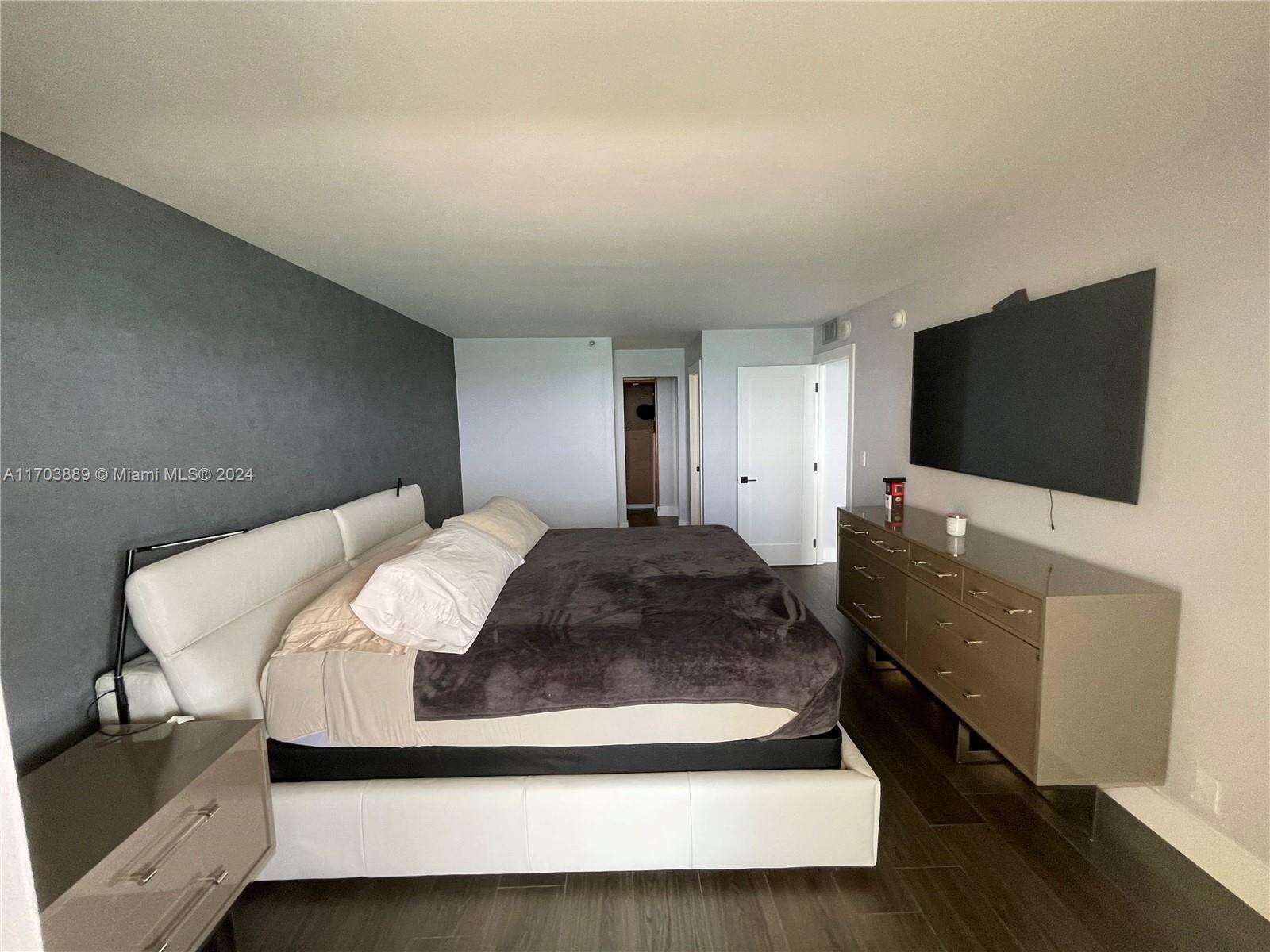Club Atlantis at 2555 Collins Ave, Miami Beach, FL 33140 - For Rent photo 37