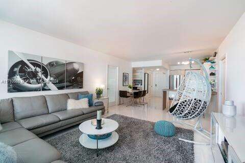 Decoplage at 100 Lincoln Rd, Miami Beach, FL 33139 - For Rent photo 3
