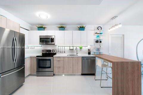 Decoplage at 100 Lincoln Rd, Miami Beach, FL 33139 - For Rent photo 6