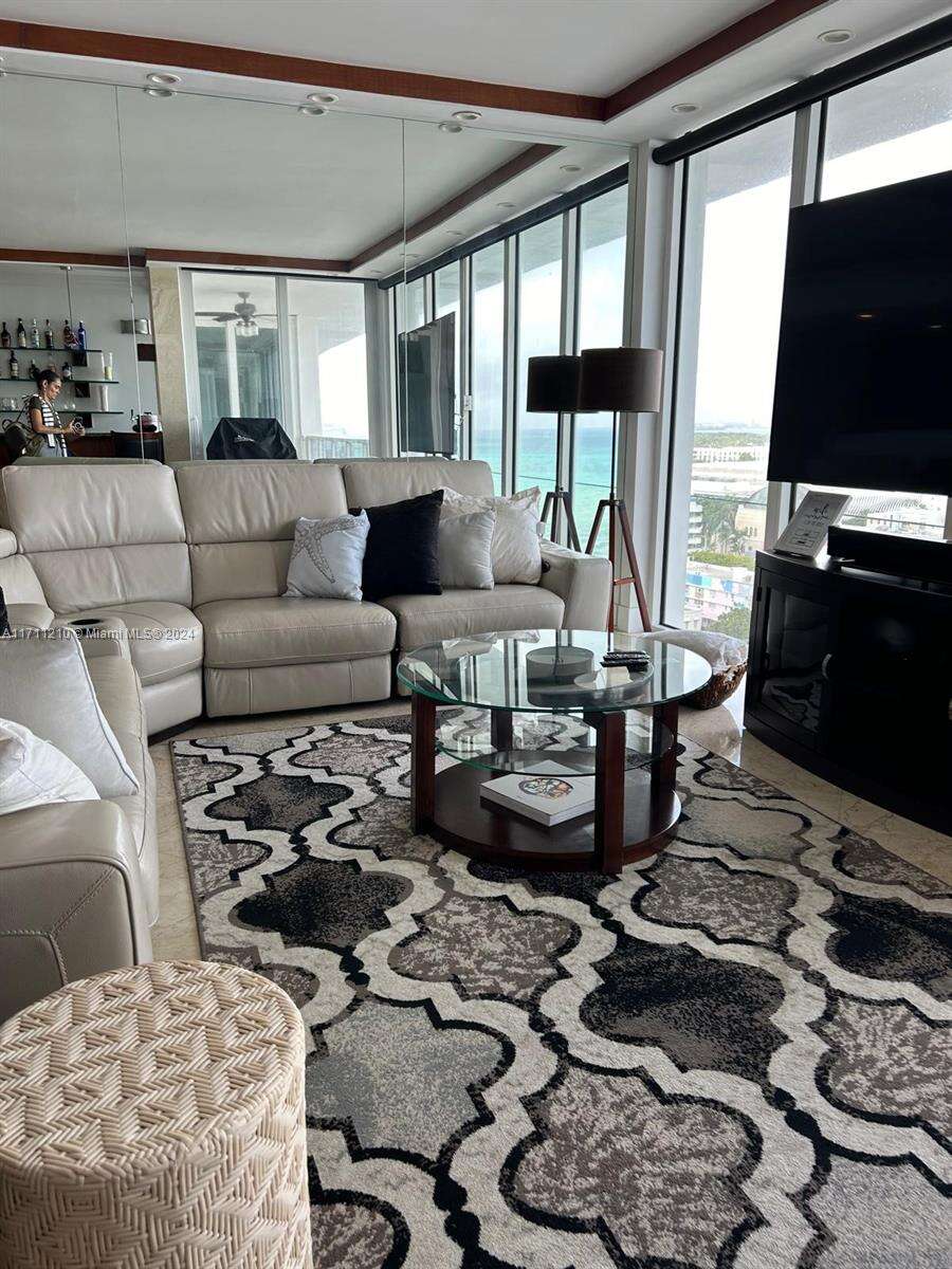 Decoplage at 100 Lincoln Rd, Miami Beach, FL 33139 - For Rent photo 1