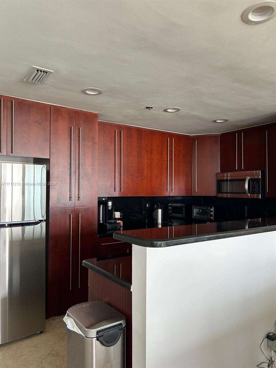 Decoplage at 100 Lincoln Rd, Miami Beach, FL 33139 - For Rent photo 11
