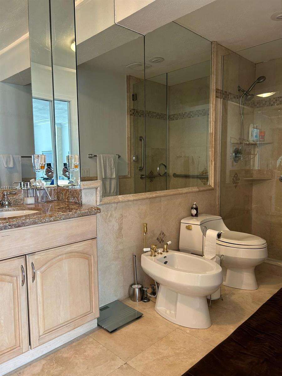 Decoplage at 100 Lincoln Rd, Miami Beach, FL 33139 - For Rent photo 30