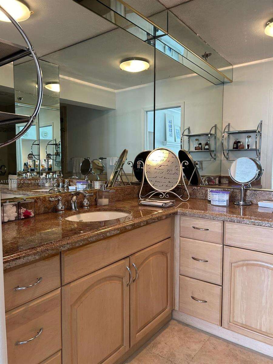 Decoplage at 100 Lincoln Rd, Miami Beach, FL 33139 - For Rent photo 32