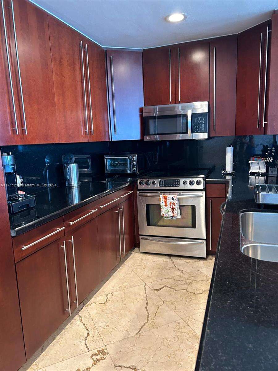 Decoplage at 100 Lincoln Rd, Miami Beach, FL 33139 - For Rent photo 9