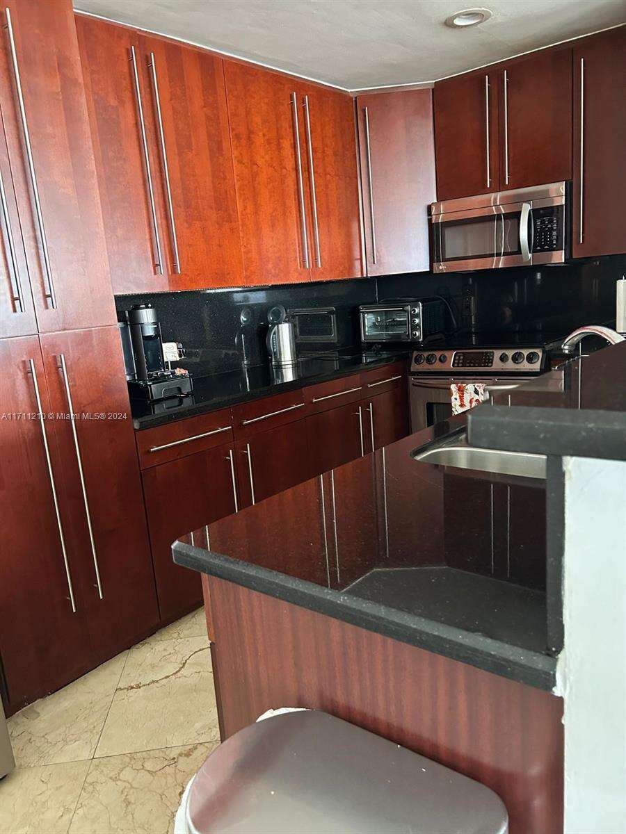 Decoplage at 100 Lincoln Rd, Miami Beach, FL 33139 - For Rent photo 10