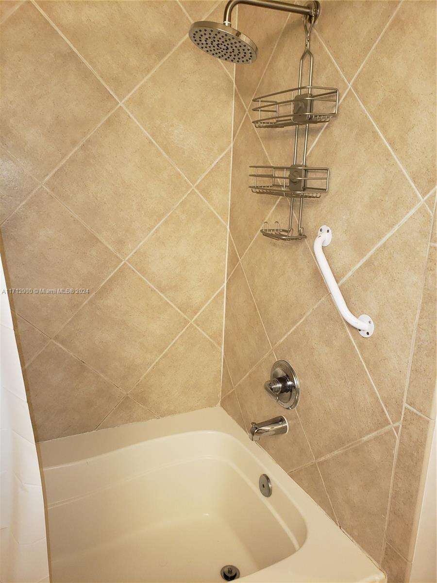 2080 Ocean Dr, Hallandale Beach, FL 33009 - For Rent photo 29