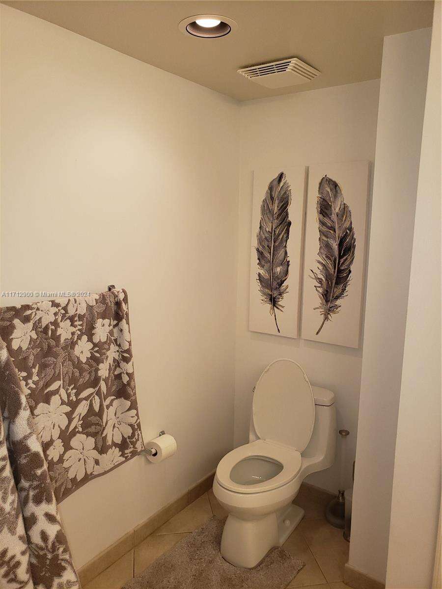 2080 Ocean Dr, Hallandale Beach, FL 33009 - For Rent photo 30