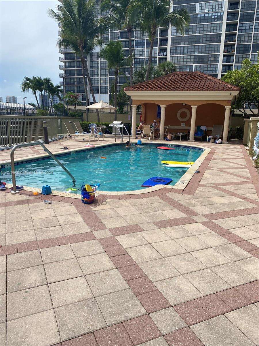 2080 Ocean Dr, Hallandale Beach, FL 33009 - For Rent photo 62