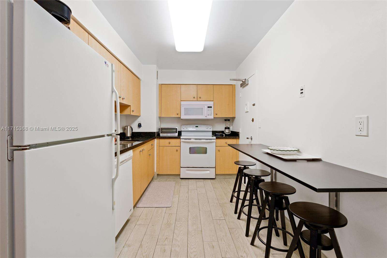 Carlisle On The Ocean at 9195 Collins Ave, Surfside, FL 33154 - For Rent photo 11