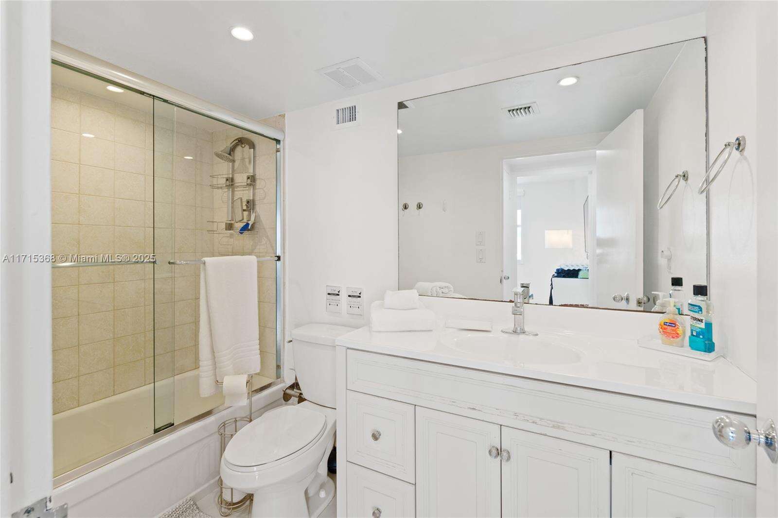 Carlisle On The Ocean at 9195 Collins Ave, Surfside, FL 33154 - For Rent photo 16