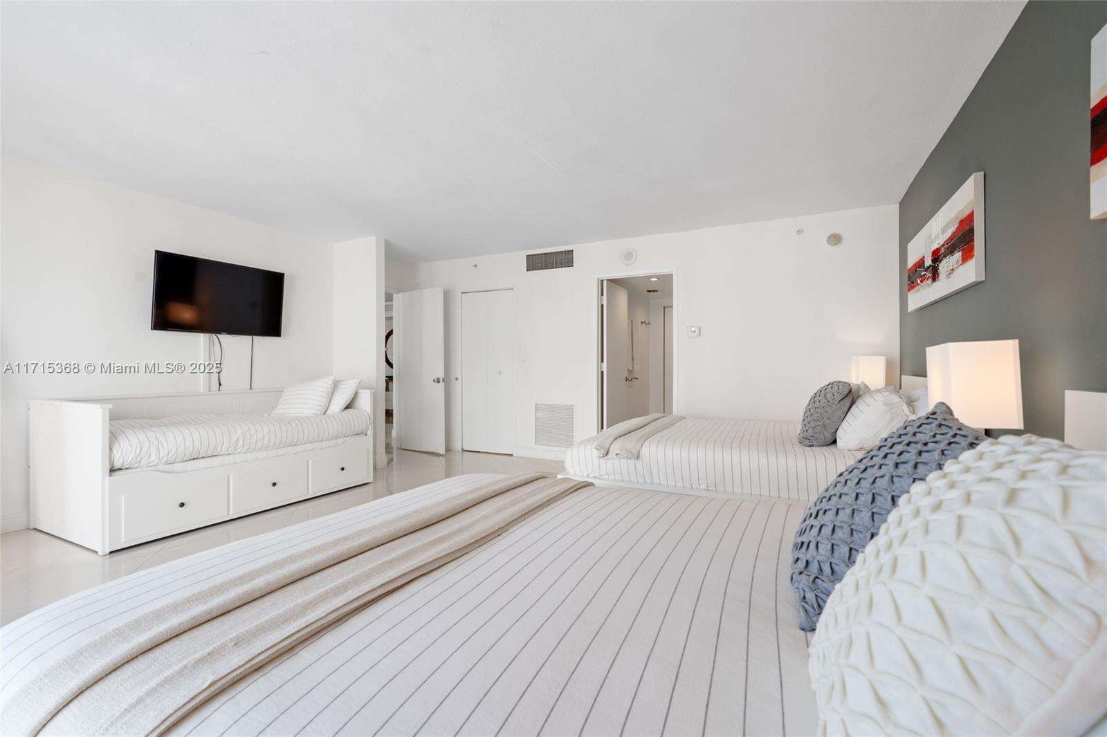 Carlisle On The Ocean at 9195 Collins Ave, Surfside, FL 33154 - For Rent photo 19