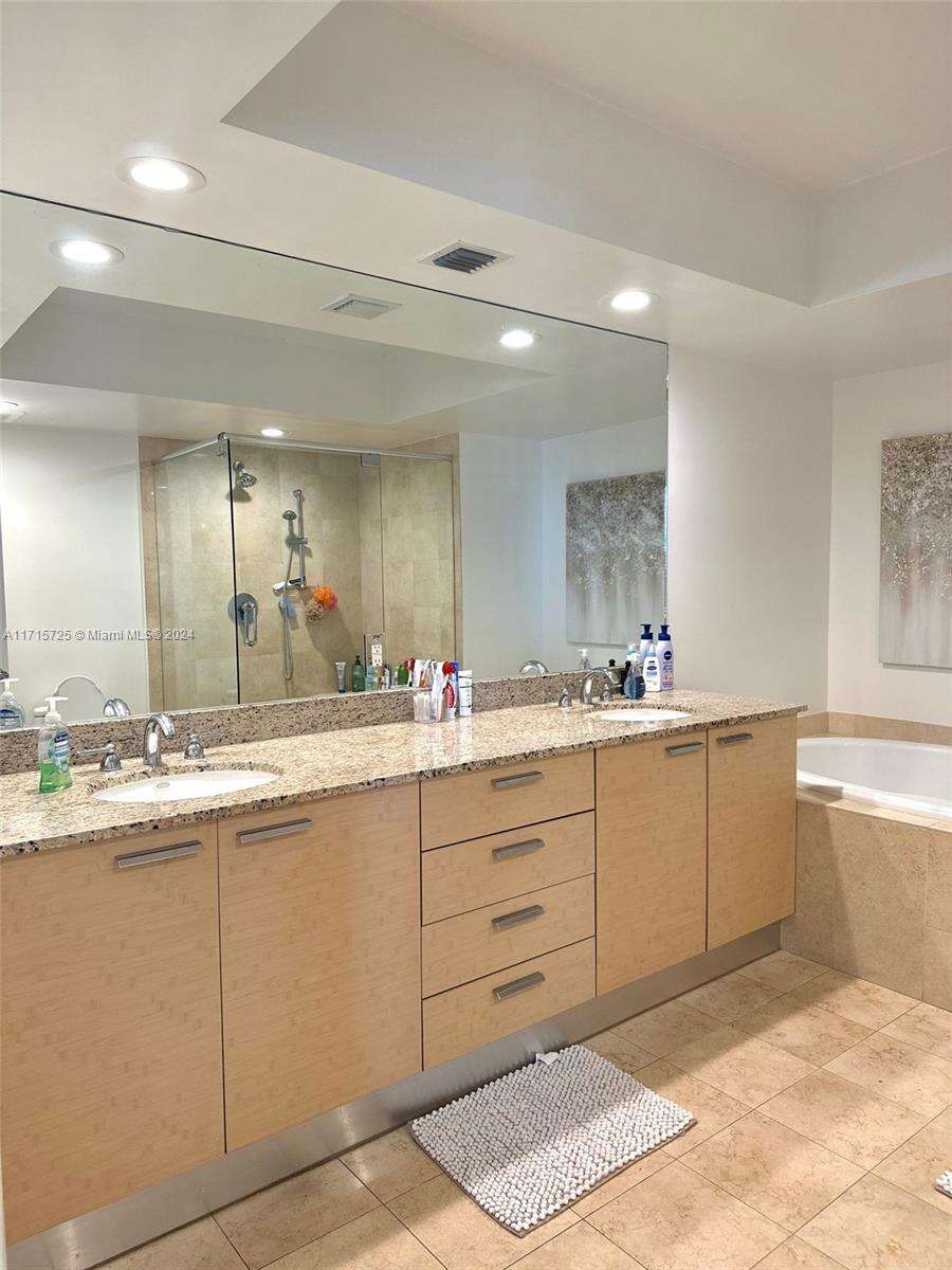 The Beach Club at 1850 Ocean Dr, Hallandale Beach, FL 33009 - For Rent photo 15