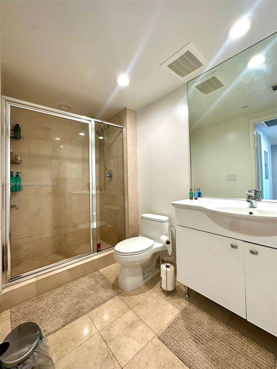 The Beach Club at 1850 Ocean Dr, Hallandale Beach, FL 33009 - For Rent photo 17
