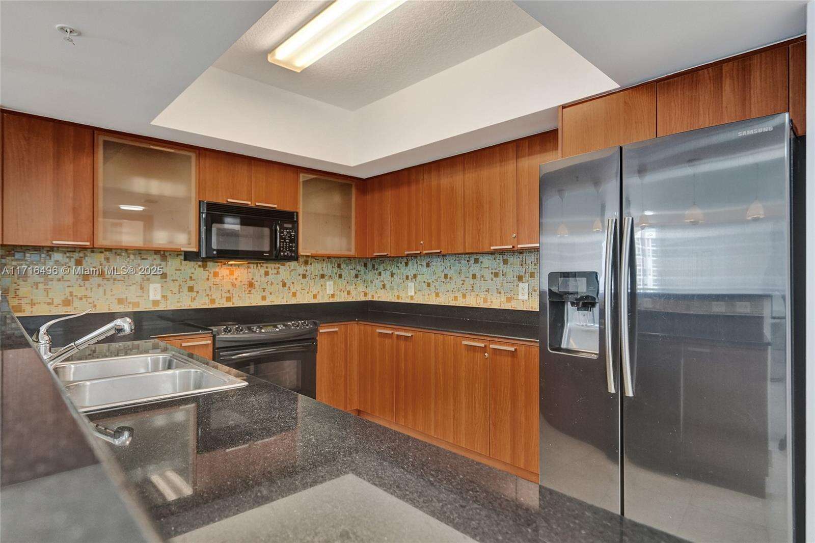 La Perla at 16699 Collins Ave, Sunny Isles Beach, FL 33160 - For Rent photo 2