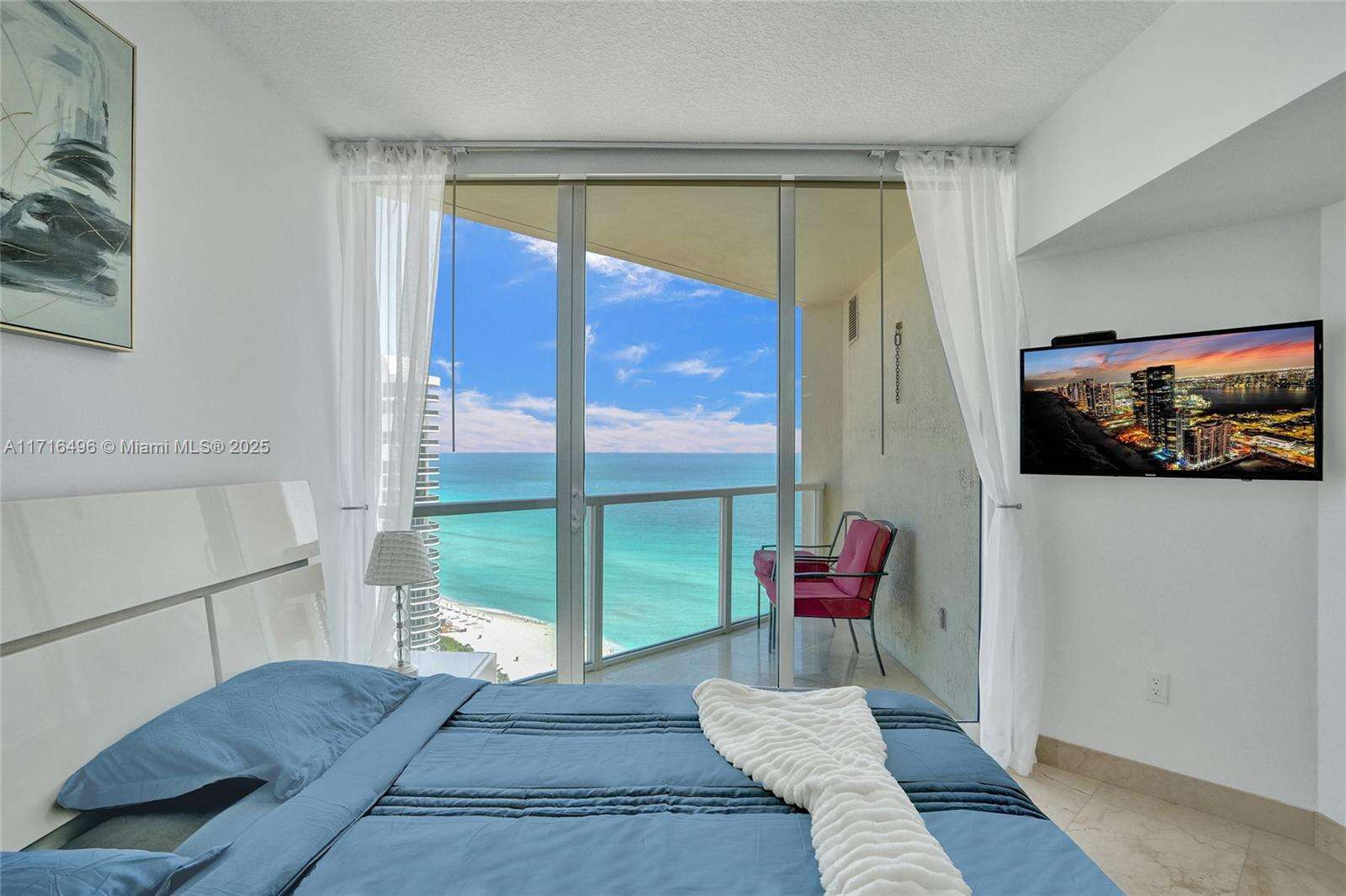 La Perla at 16699 Collins Ave, Sunny Isles Beach, FL 33160 - For Rent photo 17