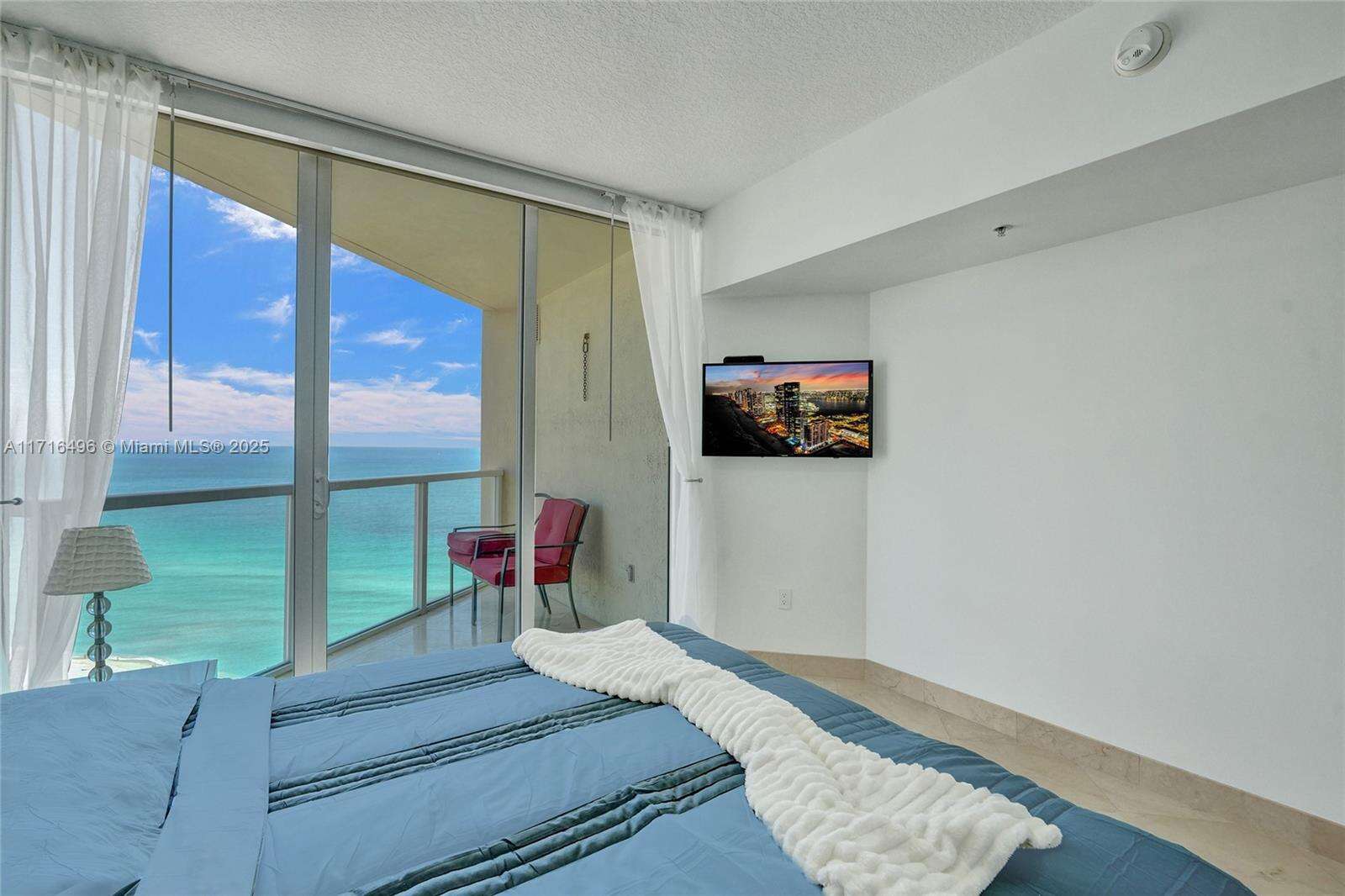 La Perla at 16699 Collins Ave, Sunny Isles Beach, FL 33160 - For Rent photo 19