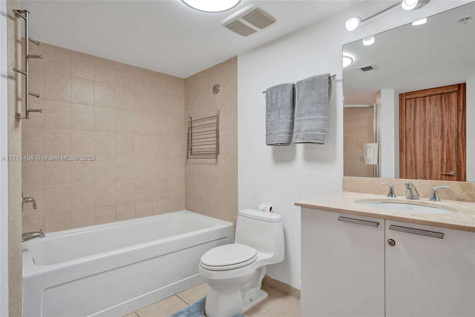 La Perla at 16699 Collins Ave, Sunny Isles Beach, FL 33160 - For Rent photo 23