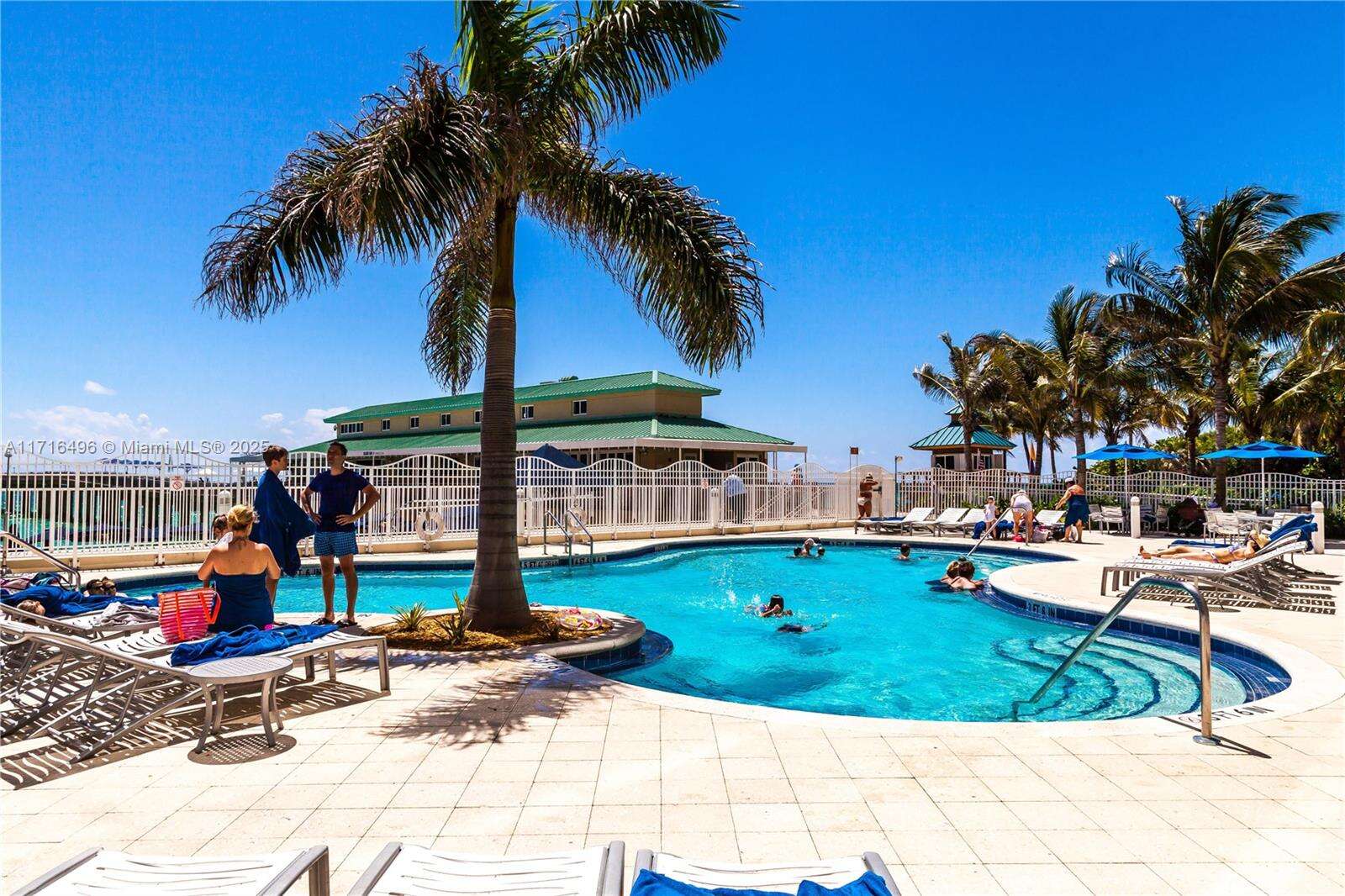 La Perla at 16699 Collins Ave, Sunny Isles Beach, FL 33160 - For Rent photo 32