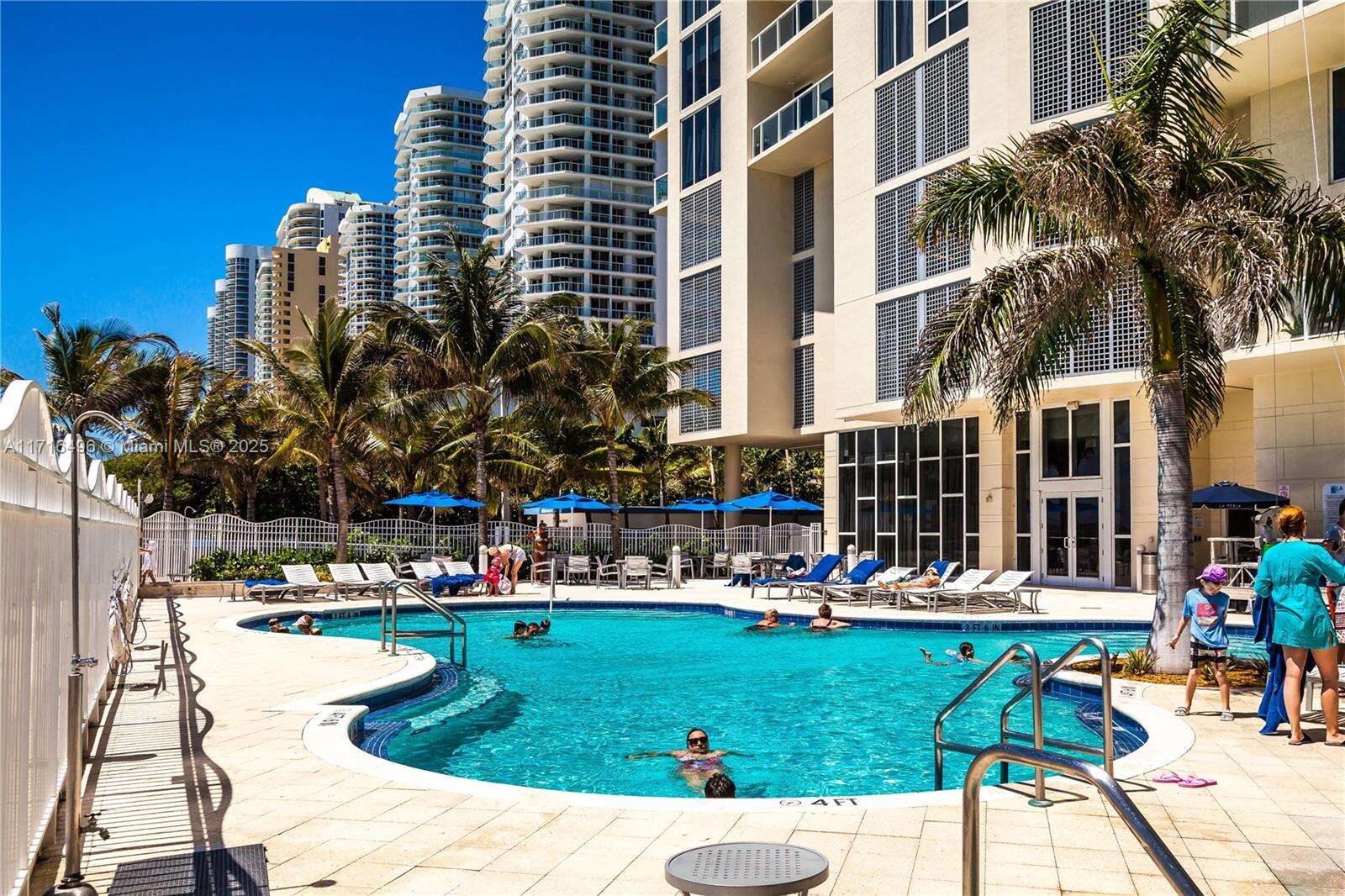 La Perla at 16699 Collins Ave, Sunny Isles Beach, FL 33160 - For Rent photo 33