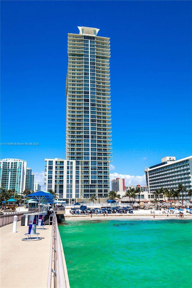 La Perla at 16699 Collins Ave, Sunny Isles Beach, FL 33160 - For Rent photo 36
