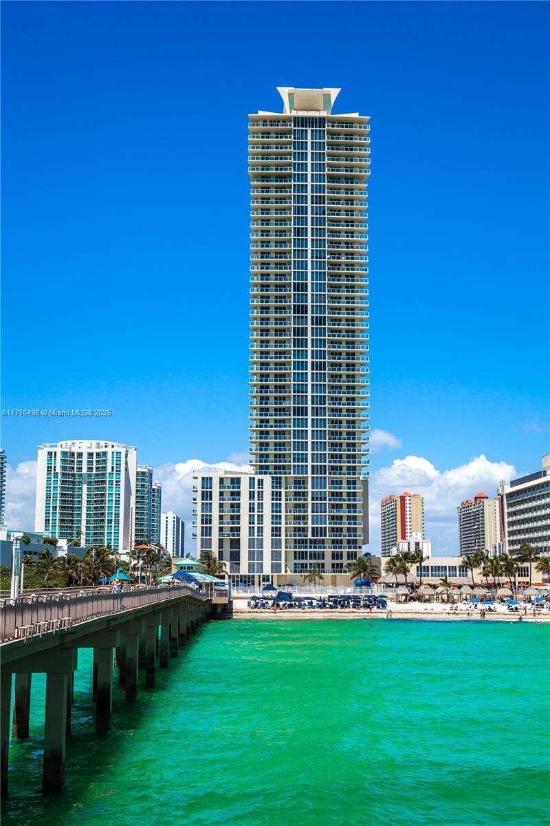 La Perla at 16699 Collins Ave, Sunny Isles Beach, FL 33160 - For Rent photo 39