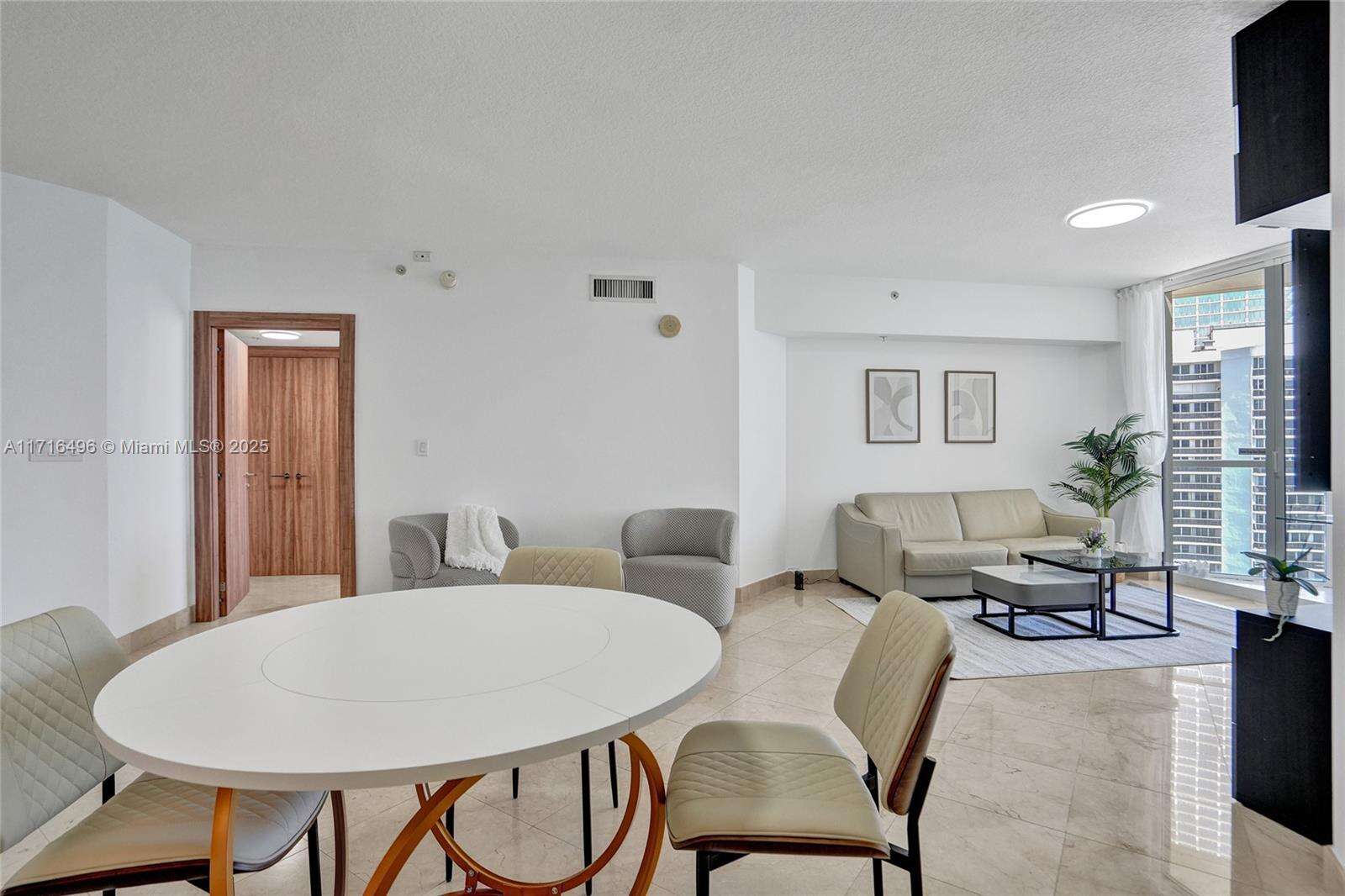 La Perla at 16699 Collins Ave, Sunny Isles Beach, FL 33160 - For Rent photo 10