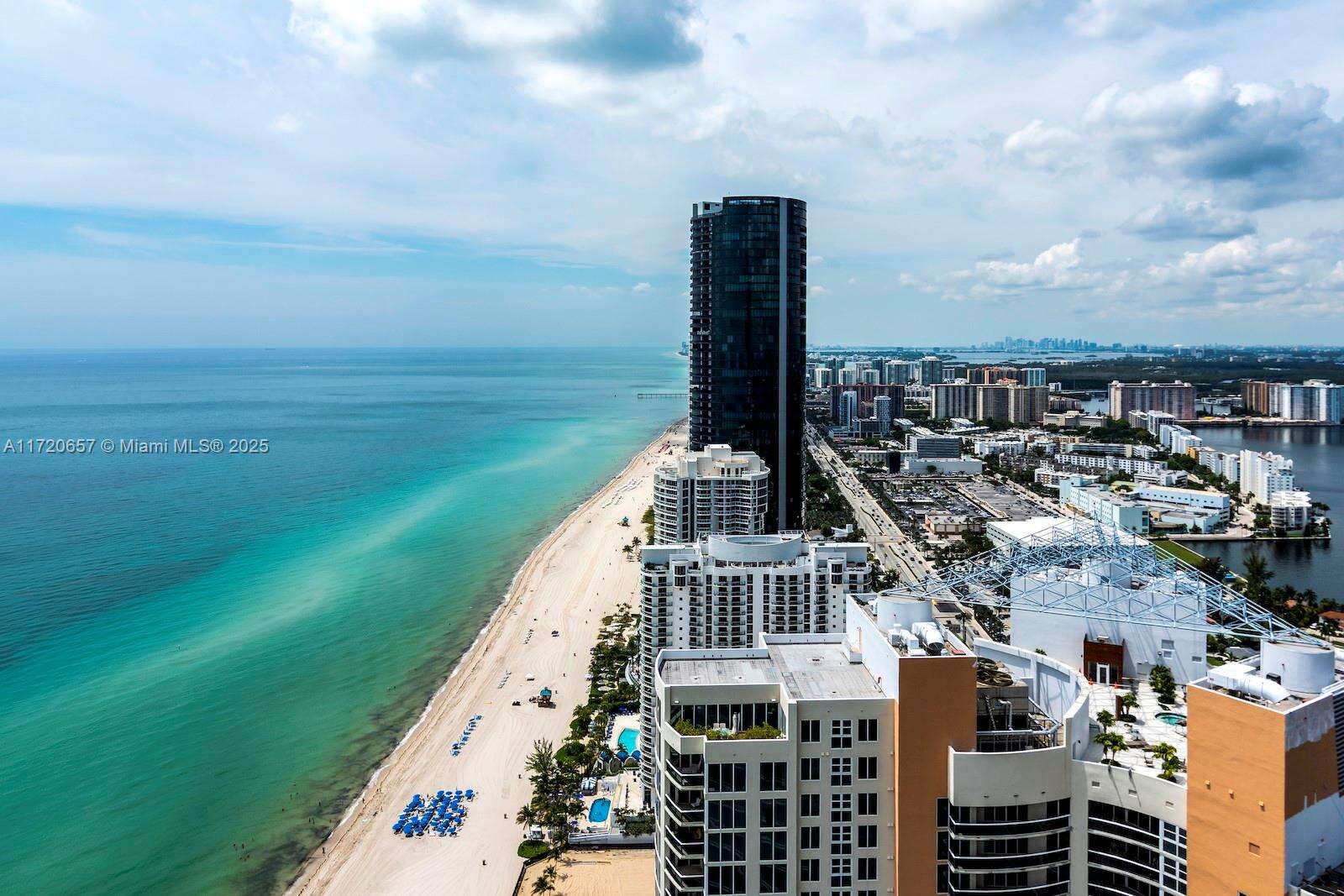 Armani Casa at 18975 Collins Ave, Sunny Isles Beach, FL 33160 - For Rent photo 4