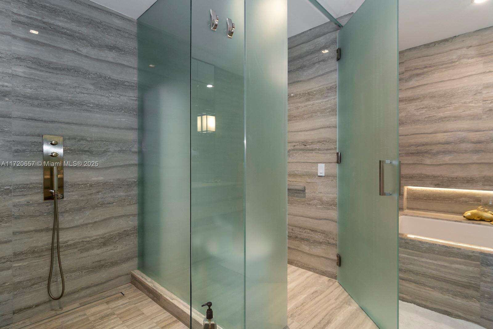 Armani Casa at 18975 Collins Ave, Sunny Isles Beach, FL 33160 - For Rent photo 33