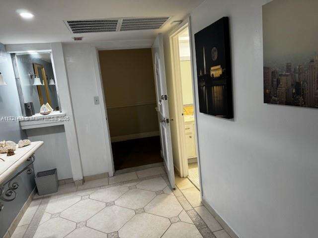 The Carriage House at 5401 Collins Ave, Miami Beach, FL 33140 - For Rent photo 19
