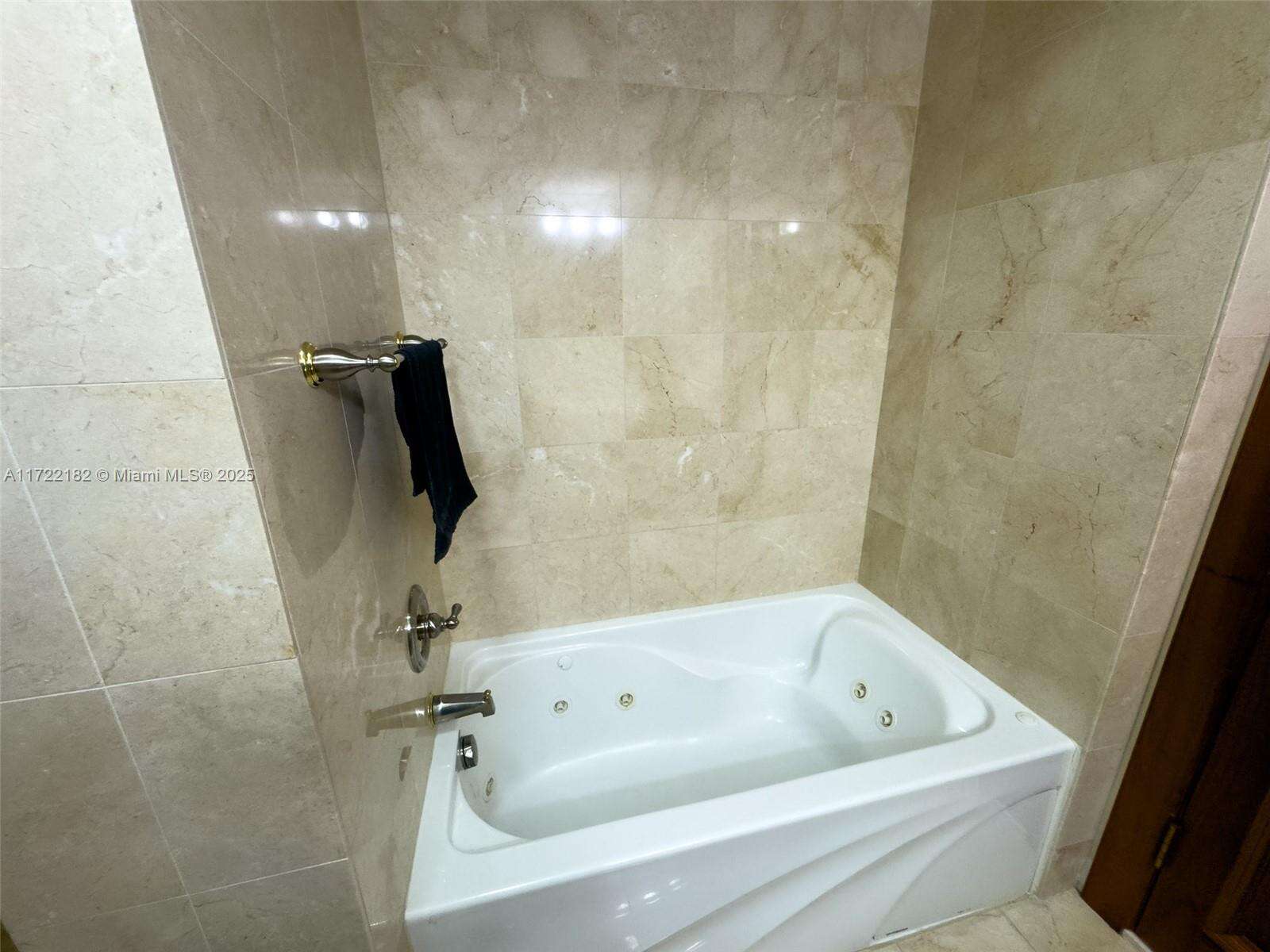 Akoya at 6365 Collins Ave, Miami Beach, FL 33141 - For Rent photo 10
