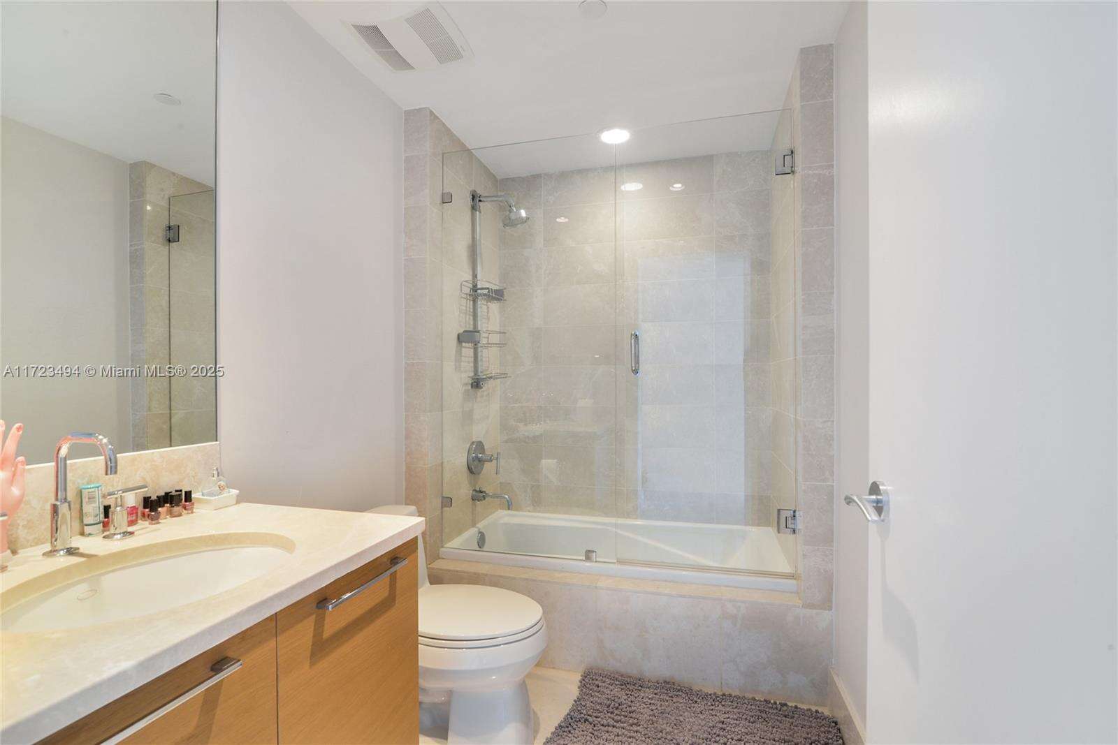 Jade Beach at 17001 Collins Ave, Sunny Isles Beach, FL 33160 - For Rent photo 11